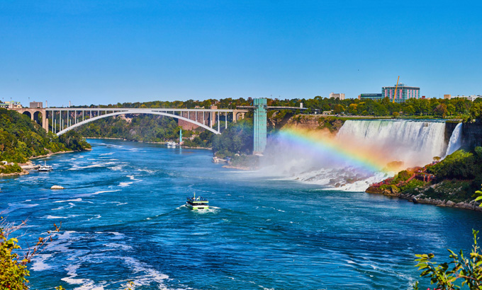 Rainbow bridge during Niagara Falls boat tour
